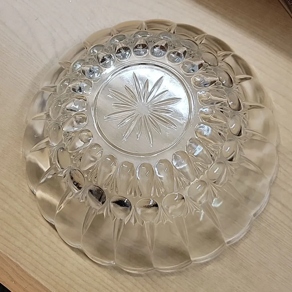 Vintage Indiana clear glass Serving Bowl with Scalloped Edge and Star Bottom‎
